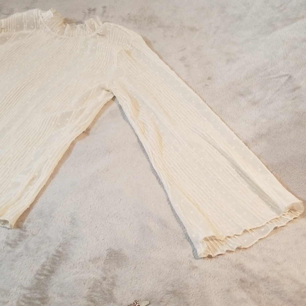 Command.S Size Medium Ruffled Neckline - image 3